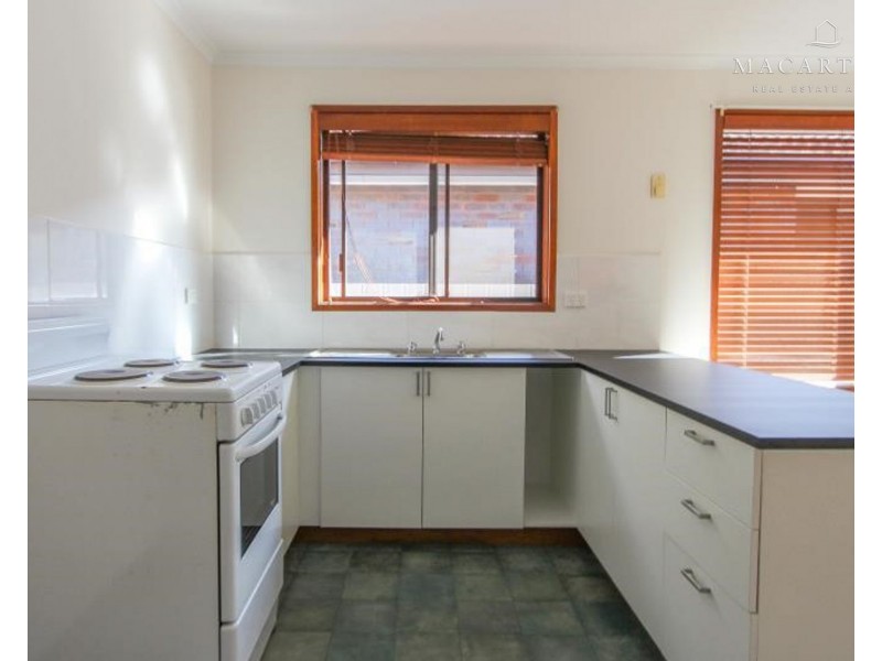 2/1 Lampe Avenue, Wagga Wagga NSW 2650