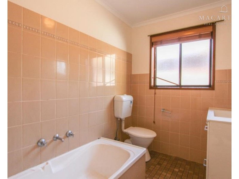 2/1 Lampe Avenue, Wagga Wagga NSW 2650
