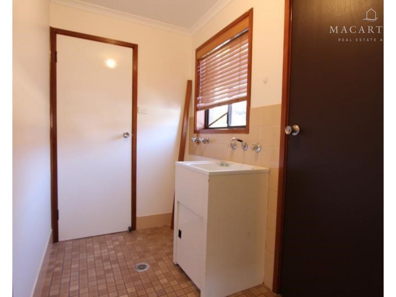 2/1 Lampe Avenue, Wagga Wagga NSW 2650