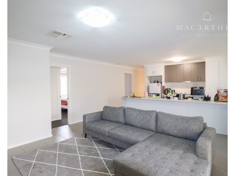 18 Bindari Avenue, Glenfield Park NSW 2650