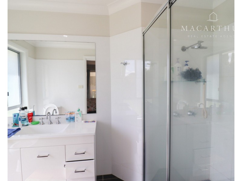 18 Bindari Avenue, Glenfield Park NSW 2650