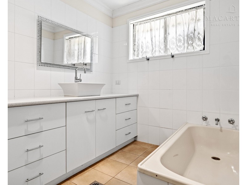 10 Buchhorn Street, Tolland NSW 2650