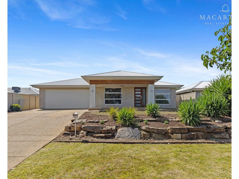 15 Paradise Drive, Gobbagombalin NSW 2650