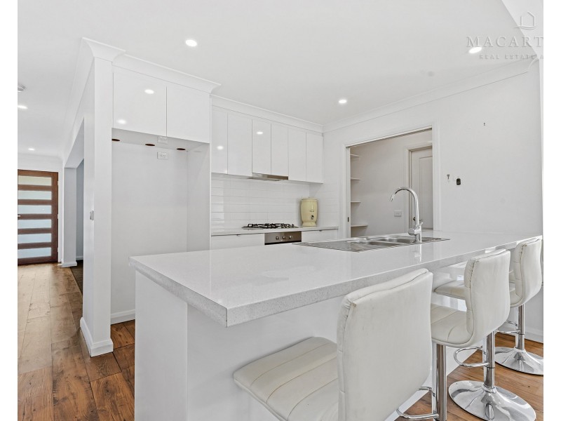 15 Paradise Drive, Gobbagombalin NSW 2650