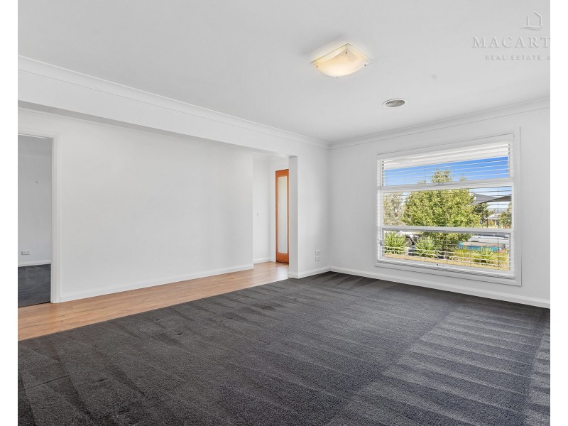 15 Paradise Drive, Gobbagombalin NSW 2650