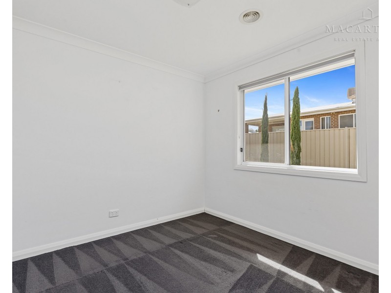 15 Paradise Drive, Gobbagombalin NSW 2650