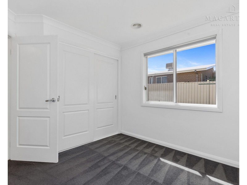 15 Paradise Drive, Gobbagombalin NSW 2650