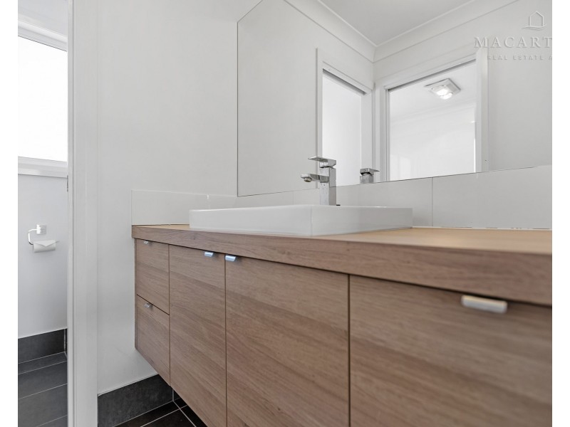 15 Paradise Drive, Gobbagombalin NSW 2650