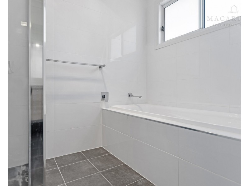 15 Paradise Drive, Gobbagombalin NSW 2650