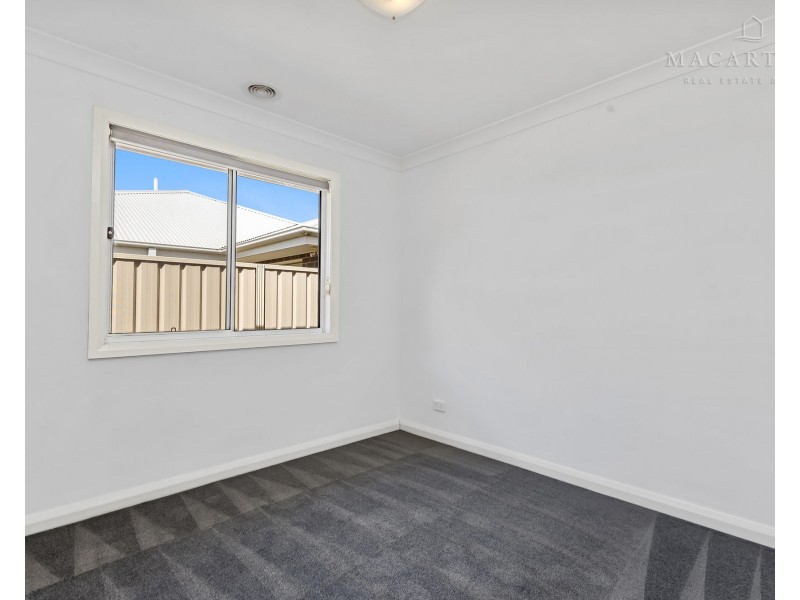 15 Paradise Drive, Gobbagombalin NSW 2650