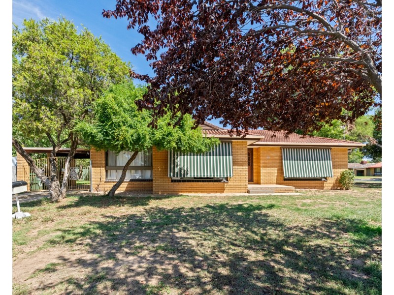72 McKell Avenue, Mount Austin NSW 2650