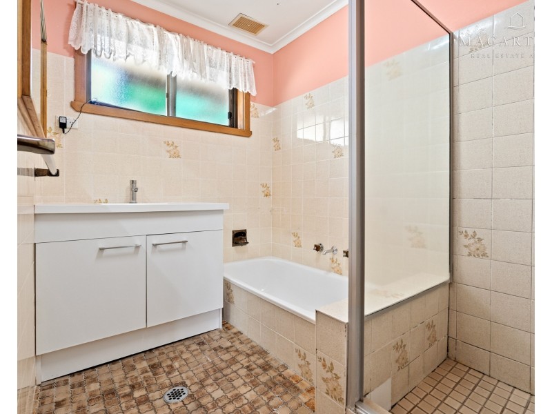 72 McKell Avenue, Mount Austin NSW 2650