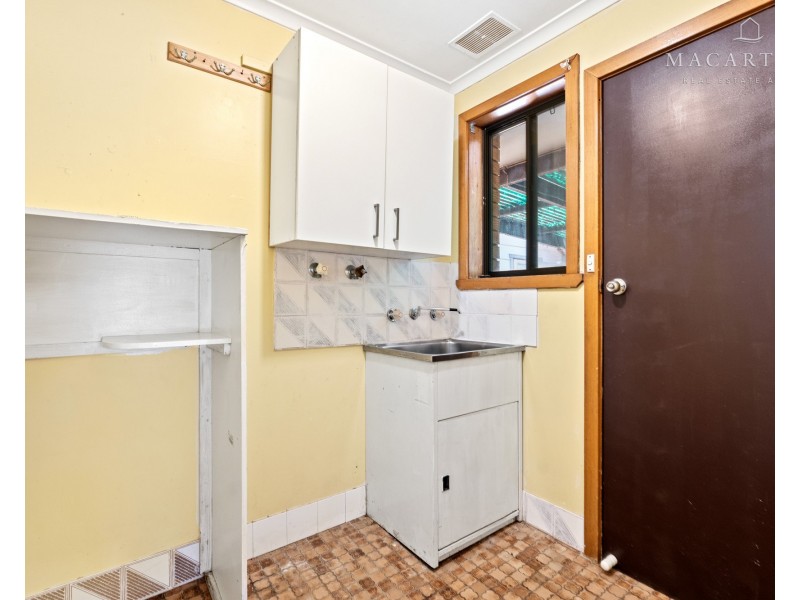 72 McKell Avenue, Mount Austin NSW 2650