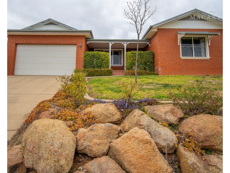 6 Lyndoch Place, Bourkelands NSW 2650
