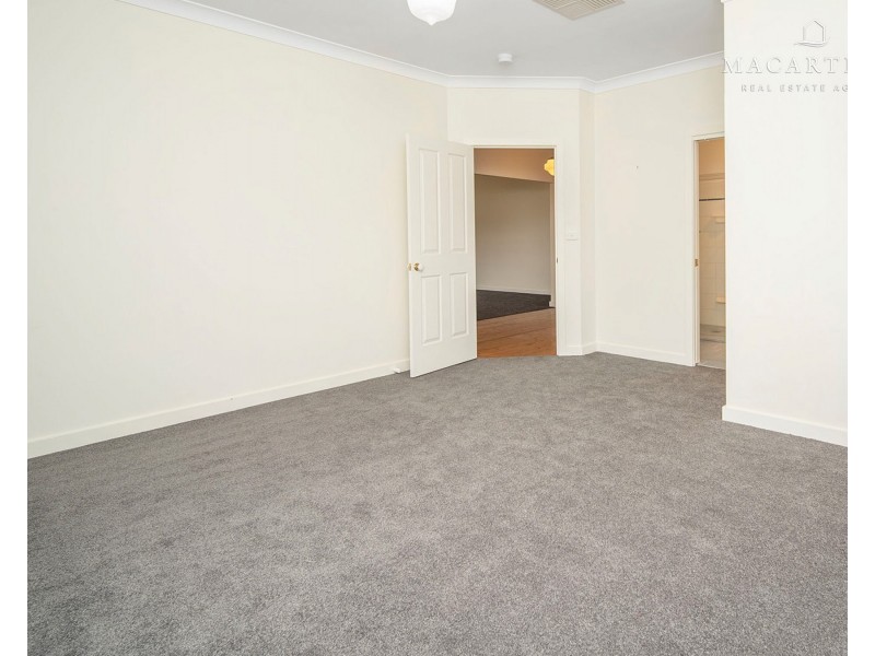 6 Lyndoch Place, Bourkelands NSW 2650