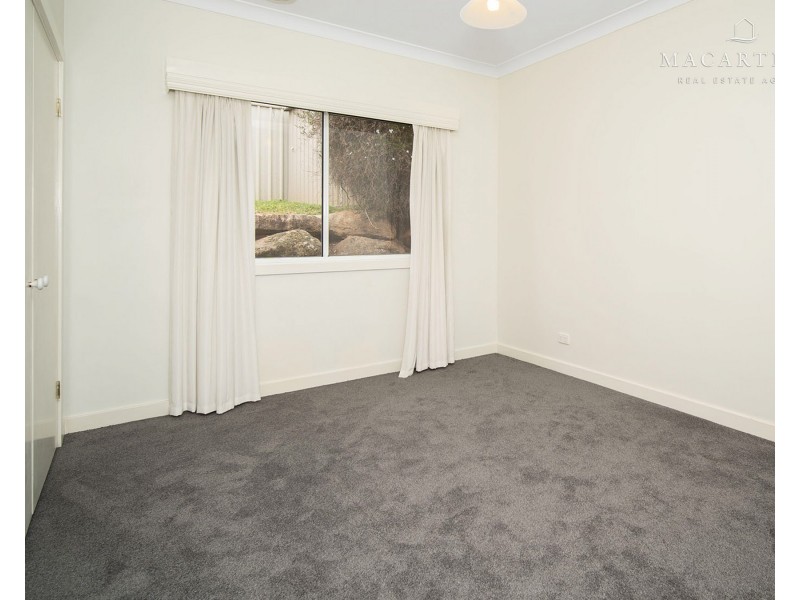 6 Lyndoch Place, Bourkelands NSW 2650