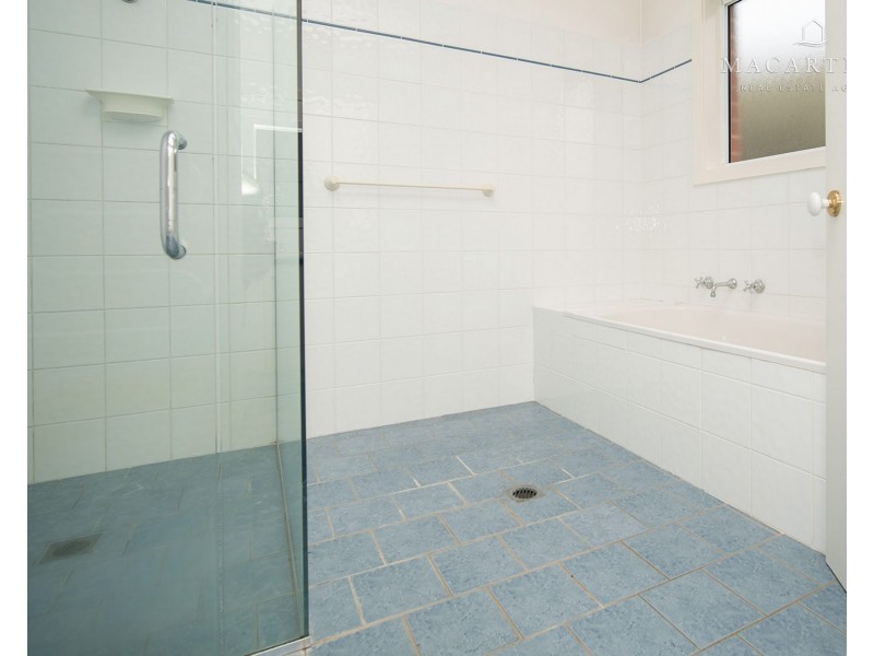 6 Lyndoch Place, Bourkelands NSW 2650