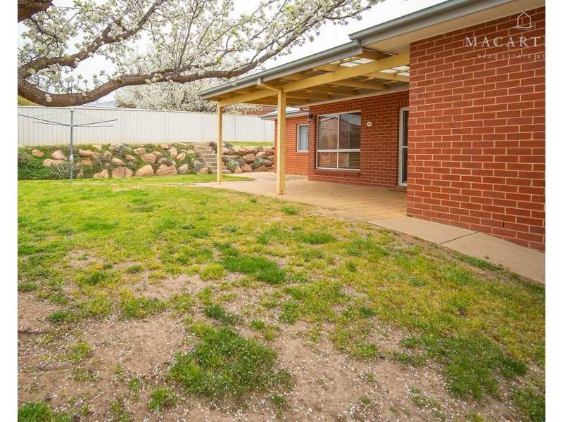 6 Lyndoch Place, Bourkelands NSW 2650