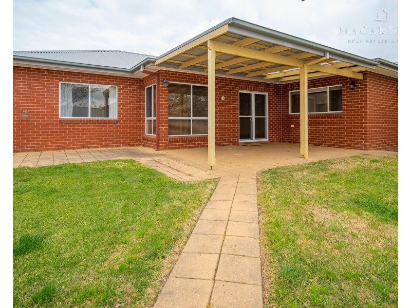 6 Lyndoch Place, Bourkelands NSW 2650