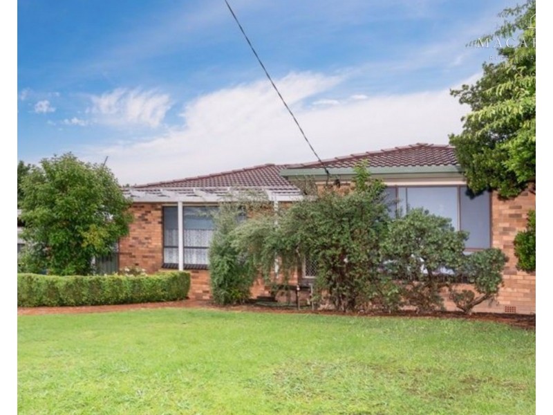 4 Tinga Crescent, Kooringal NSW 2650