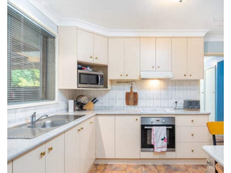 4 Tinga Crescent, Kooringal NSW 2650