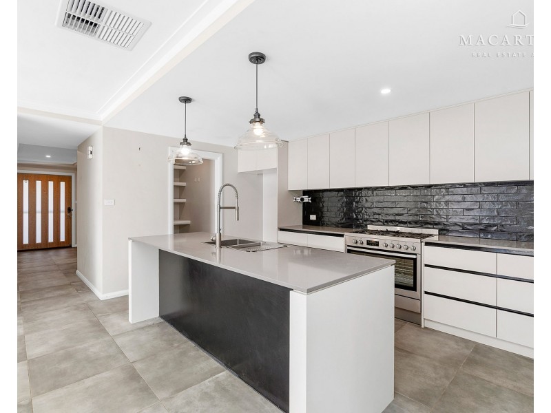 8 Wiveon Street, Gobbagombalin NSW 2650