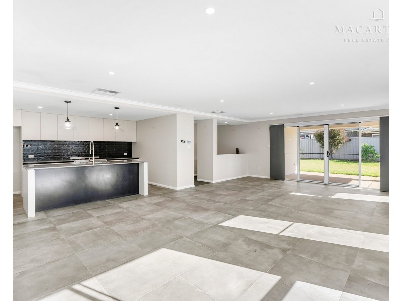 8 Wiveon Street, Gobbagombalin NSW 2650