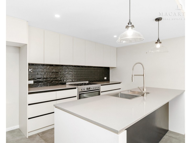 8 Wiveon Street, Gobbagombalin NSW 2650