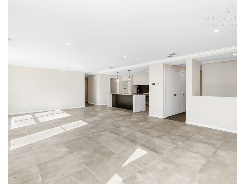 8 Wiveon Street, Gobbagombalin NSW 2650