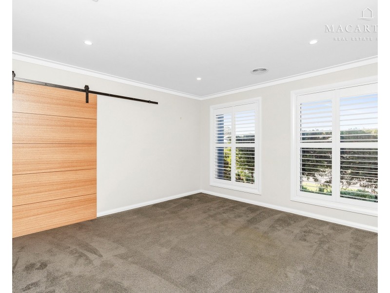 8 Wiveon Street, Gobbagombalin NSW 2650