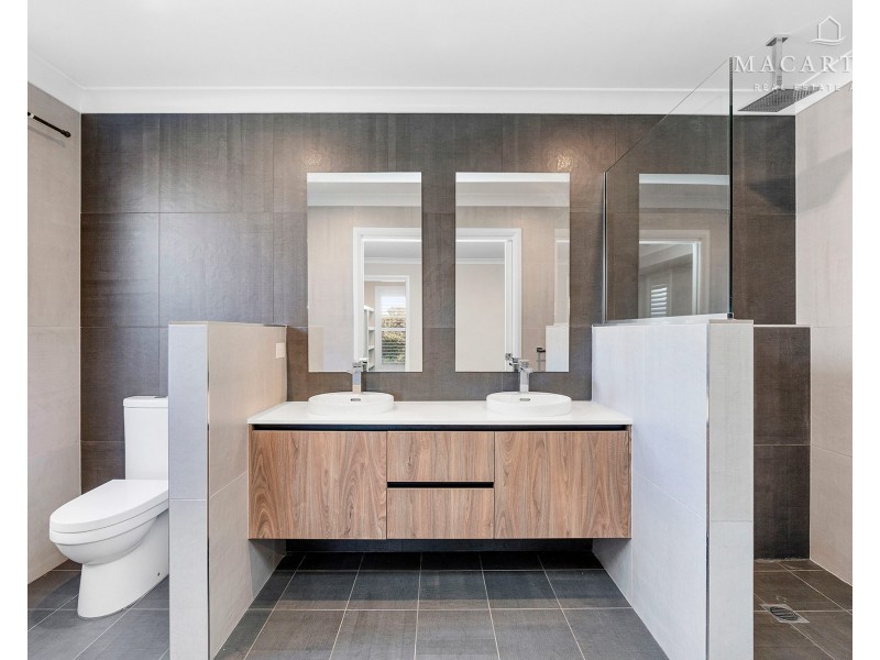 8 Wiveon Street, Gobbagombalin NSW 2650