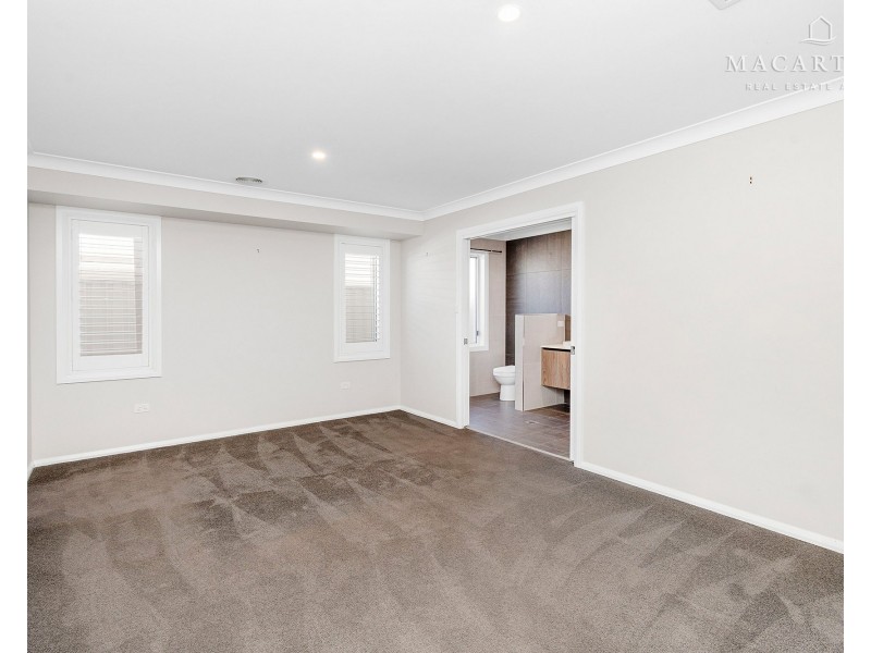 8 Wiveon Street, Gobbagombalin NSW 2650