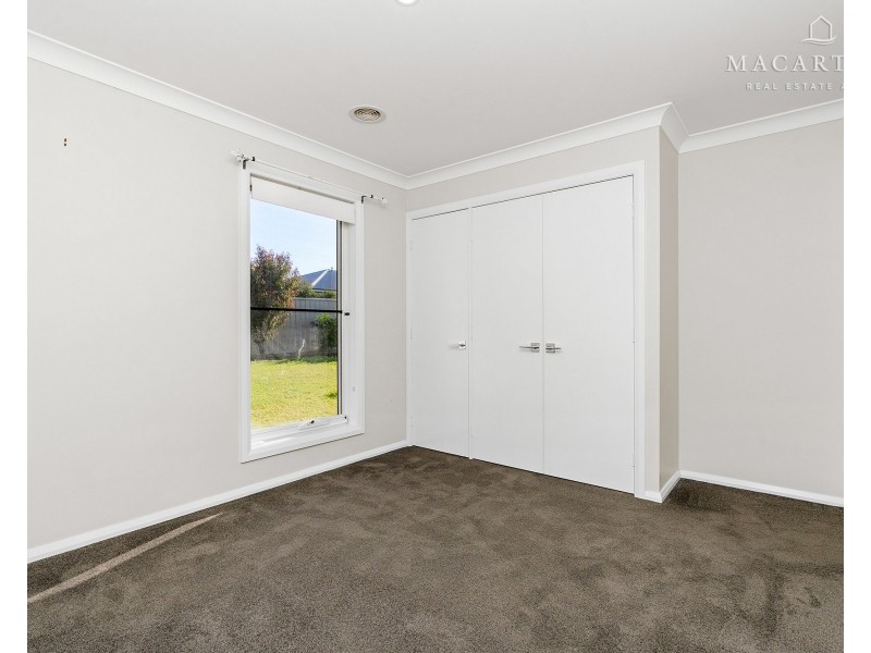 8 Wiveon Street, Gobbagombalin NSW 2650