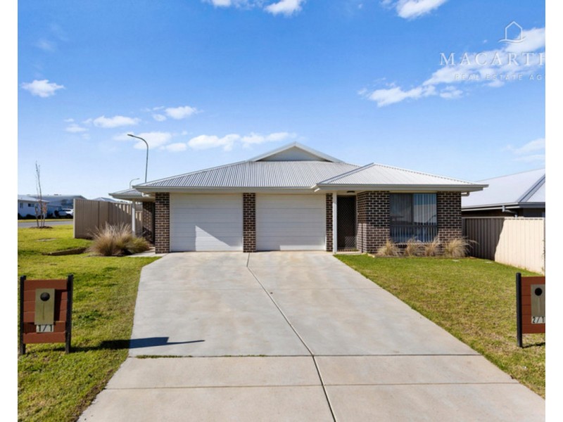 2/1 Ronald Street, Gobbagombalin NSW 2650