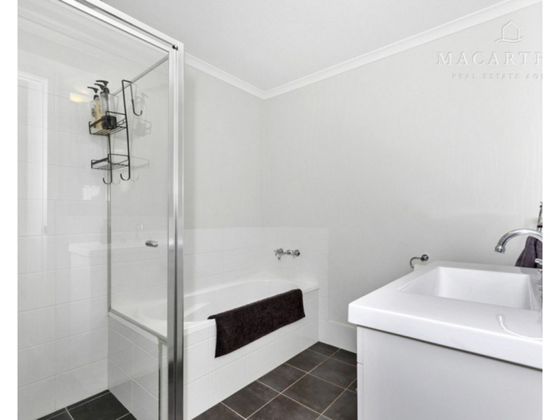 2/1 Ronald Street, Gobbagombalin NSW 2650