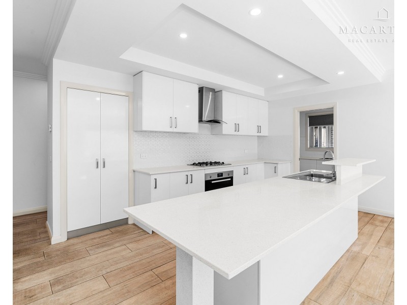 32 Ross Parkway, Gobbagombalin NSW 2650