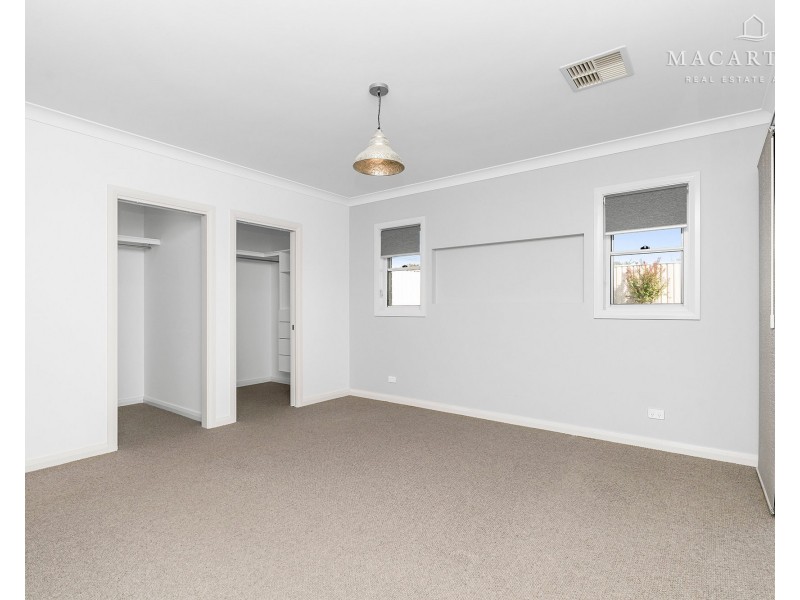 32 Ross Parkway, Gobbagombalin NSW 2650