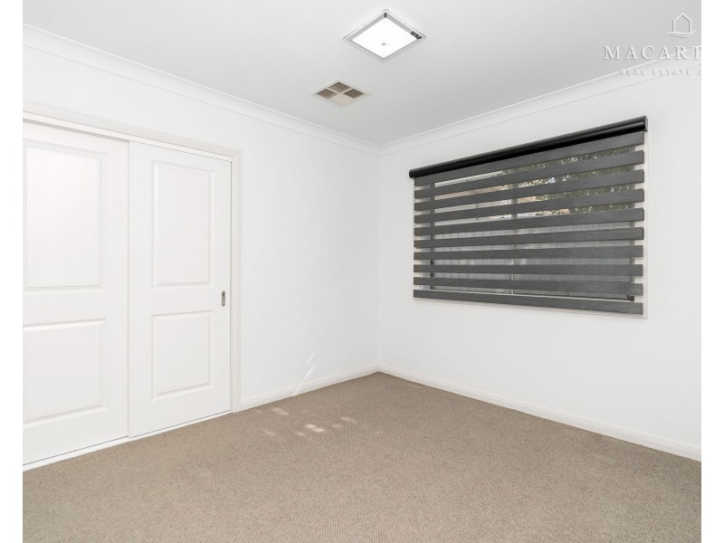 32 Ross Parkway, Gobbagombalin NSW 2650