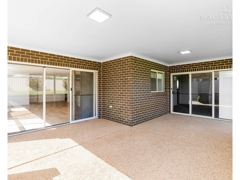 32 Ross Parkway, Gobbagombalin NSW 2650