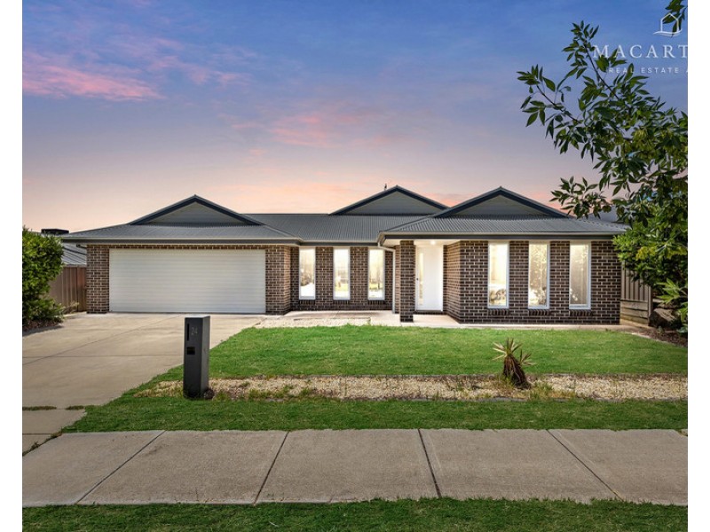 24 Darcy Drive, Boorooma NSW 2650