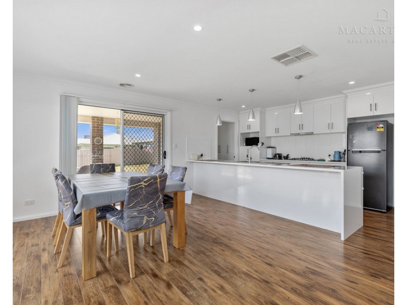 24 Darcy Drive, Boorooma NSW 2650