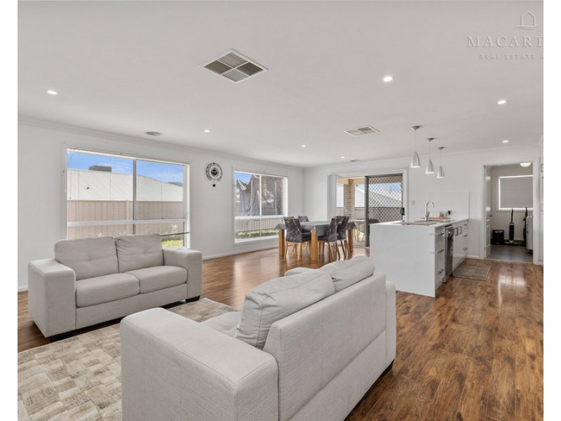 24 Darcy Drive, Boorooma NSW 2650