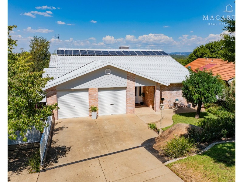 66 Simkin Crescent, Kooringal NSW 2650