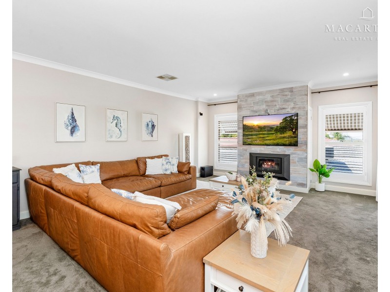 66 Simkin Crescent, Kooringal NSW 2650