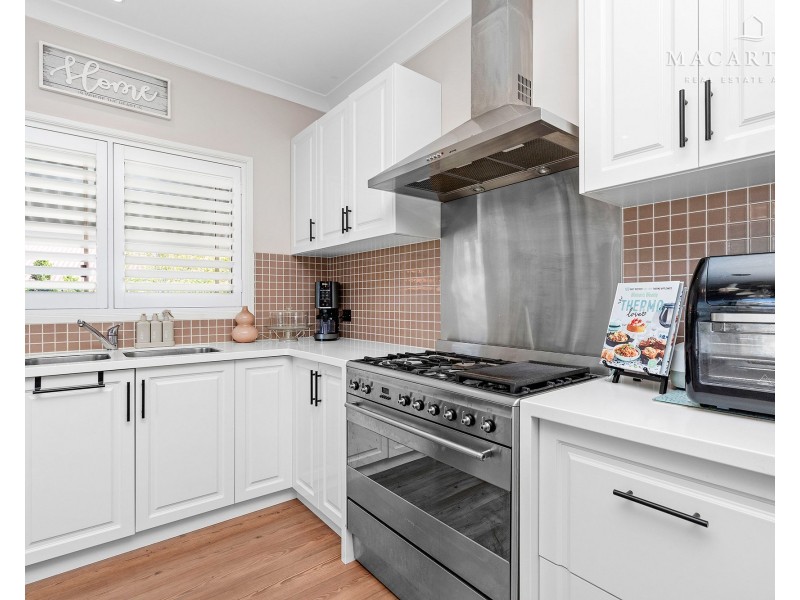 66 Simkin Crescent, Kooringal NSW 2650