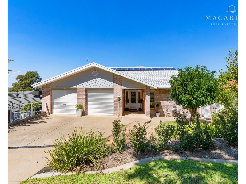 66 Simkin Crescent, Kooringal NSW 2650