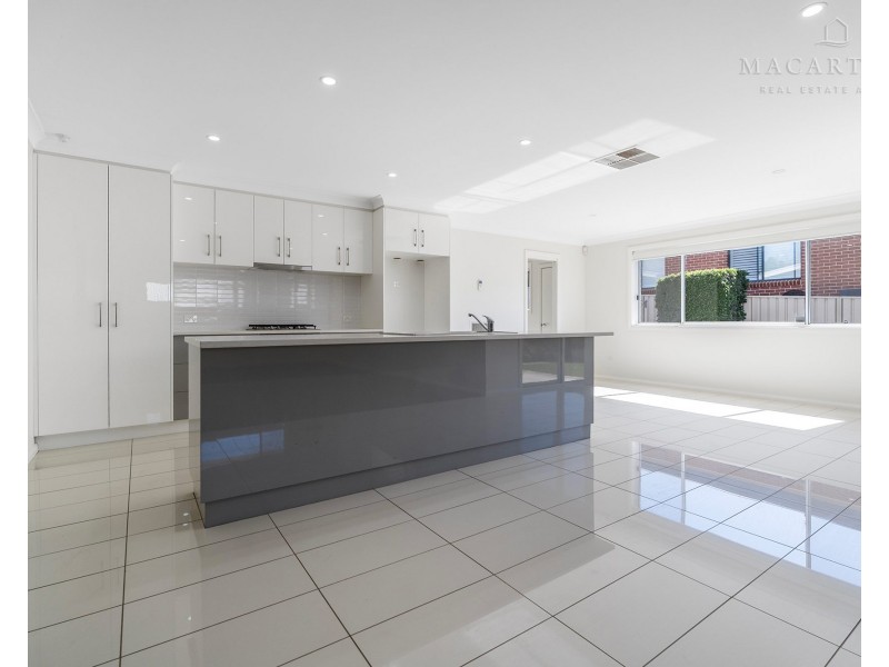 2/1 Clarence Place, Tatton NSW 2650