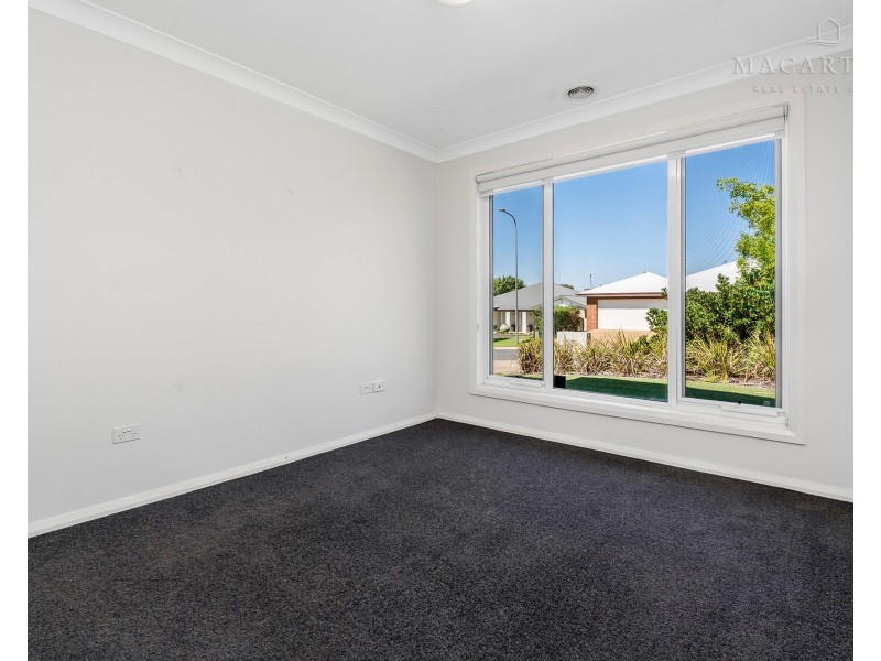 2/1 Clarence Place, Tatton NSW 2650