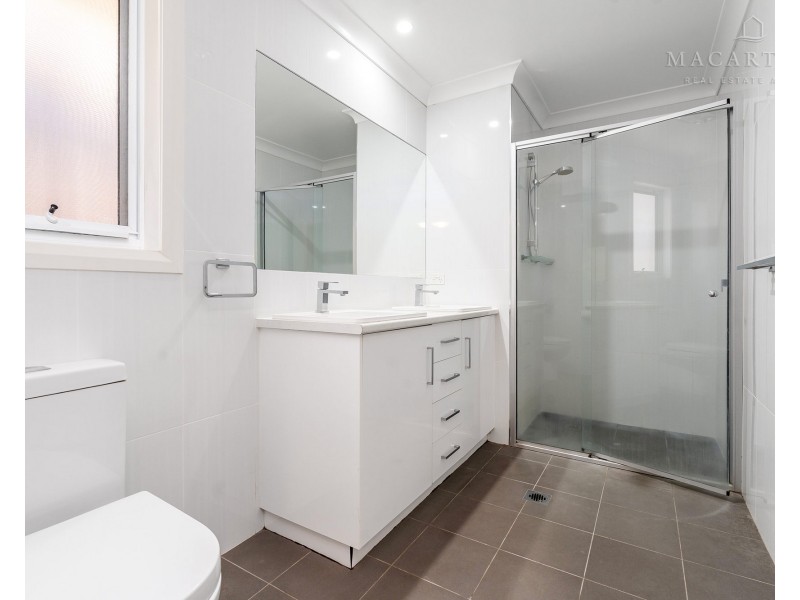 2/1 Clarence Place, Tatton NSW 2650