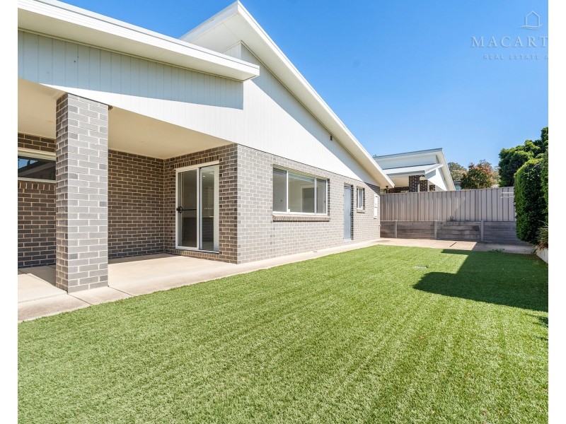 2/1 Clarence Place, Tatton NSW 2650